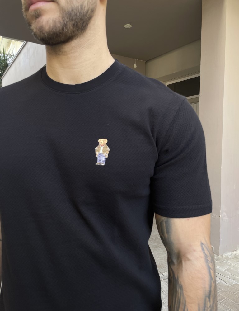 Ανδρικό βαμβακερό μαύρο T-shirt με ανάγλυφο ύφασμα και στάμπα στο στήθος TPM1069M φωτογραφία